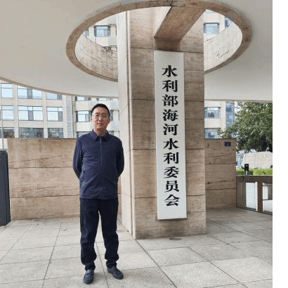 张炅冏